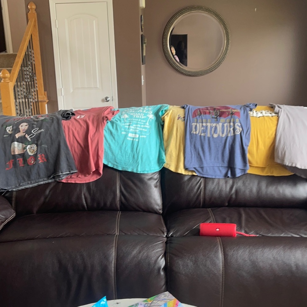 Lot of ladies medium shirts. Most from Old Navy - Picture 1 of 7